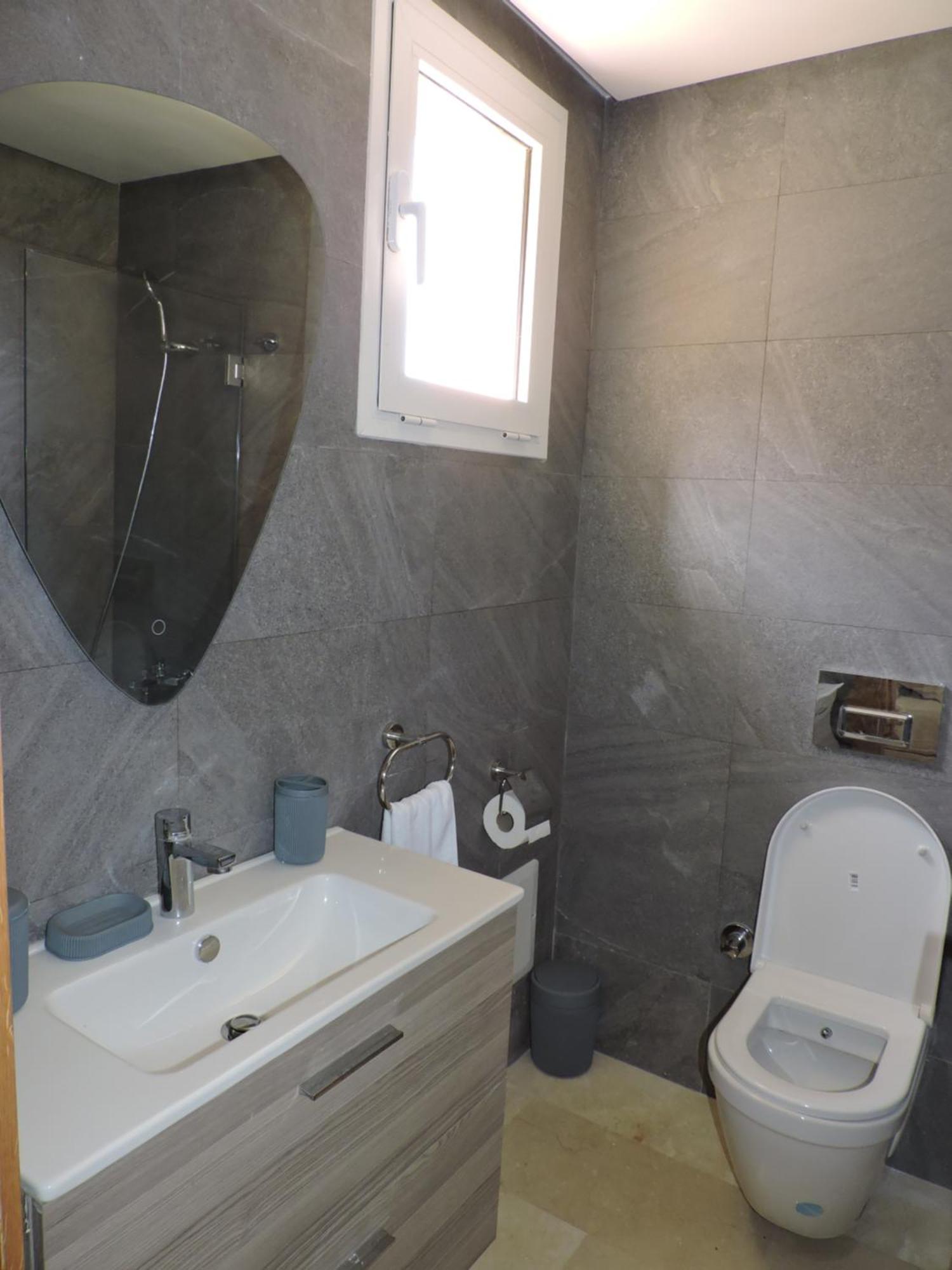 Apartment Spacious For 5 In *
